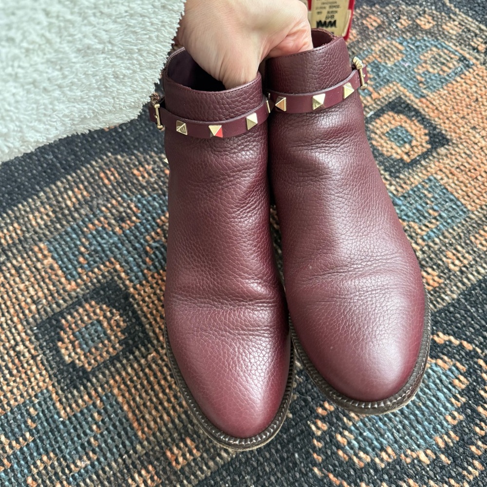Valentino Garavani Burgundy Heeled Boots - Picture 8 of 15